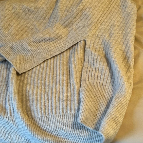 H&M Women Med Light Gray Oversized Mock Neck Ribbed Slit Hem Wool Blend Sweater - Picture 6 of 8
